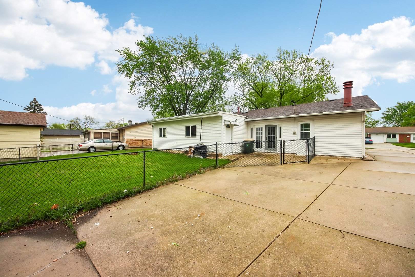 670 Lakeview Lane