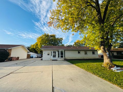 Photo of 670 Lakeview Lane, Hoffman Estates, IL 60169 (MLS # 12623350)