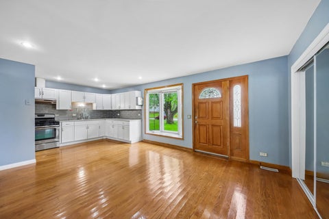 Tiny photo for 670 Lakeview Lane, Hoffman Estates, IL 60169 (MLS # 12623350)