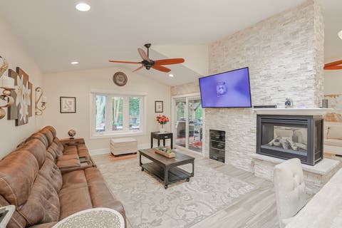 Tiny photo for 2920 Farmington Drive, Lindenhurst, IL 60046 (MLS # 12728383)