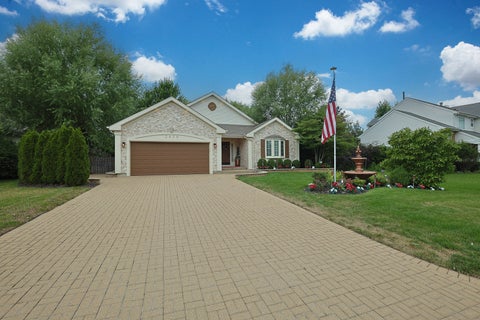 Tiny photo for 2920 Farmington Drive, Lindenhurst, IL 60046 (MLS # 12728383)