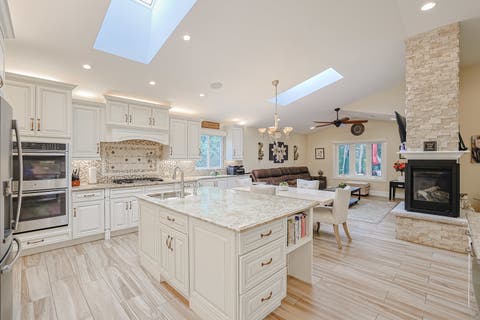 Tiny photo for 2920 Farmington Drive, Lindenhurst, IL 60046 (MLS # 12728383)