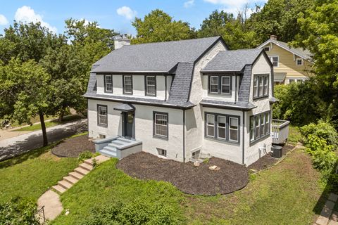 Photo of 1200 E 9th Street, Davenport, IA 52803 (MLS # 12688556)