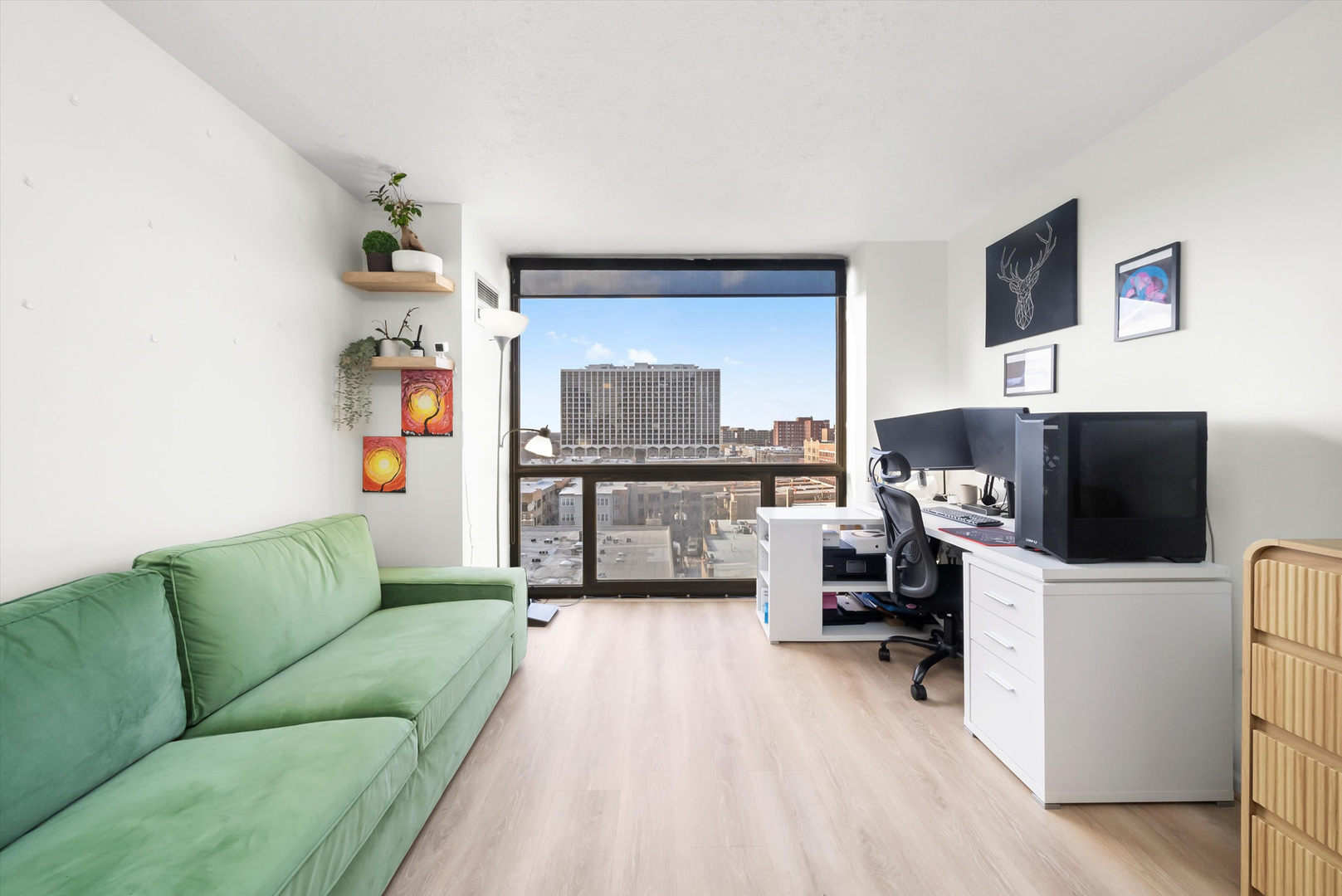 4343 N Clarendon Avenue 911