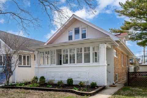 Photo of 1135 Clarence Avenue, Oak Park, IL 60304 (MLS # 12582060)