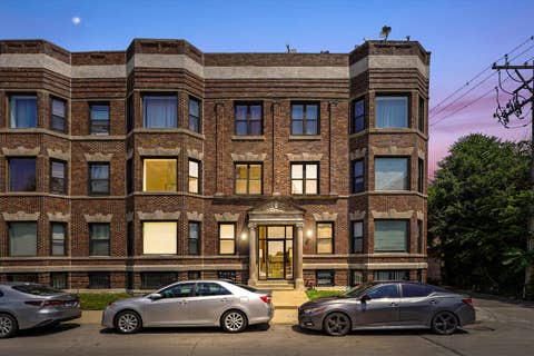 Photo of 348 E 41ST Street #1, Chicago, IL 60653 (MLS # 12737374)