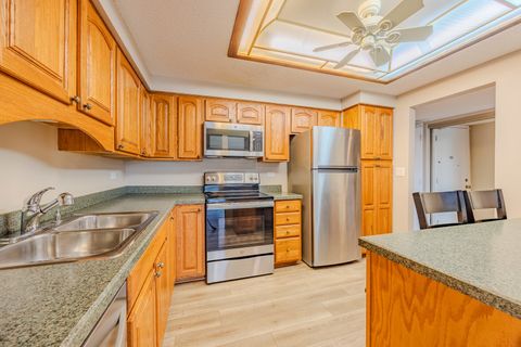 Tiny photo for 920 Vose Drive #304, Gurnee, IL 60031 (MLS # 12582290)