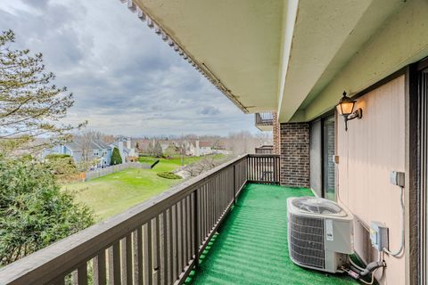 Tiny photo for 920 Vose Drive #304, Gurnee, IL 60031 (MLS # 12582290)