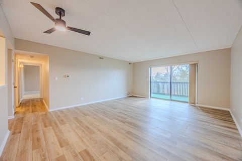 Tiny photo for 920 Vose Drive #304, Gurnee, IL 60031 (MLS # 12582290)