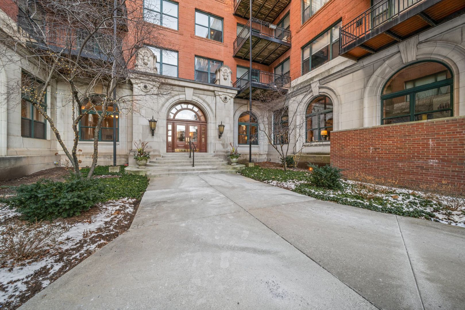 1439 S Michigan Avenue 107