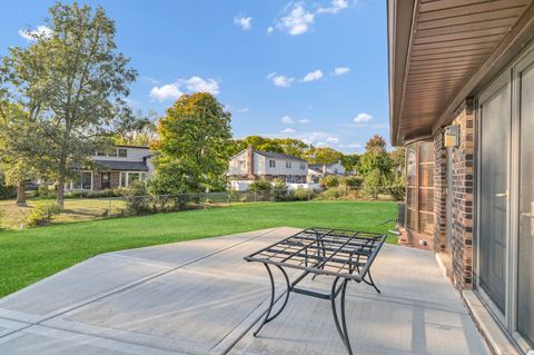 Tiny photo for 1306 E Best Drive, Arlington Heights, IL 60004 (MLS # 12500799)