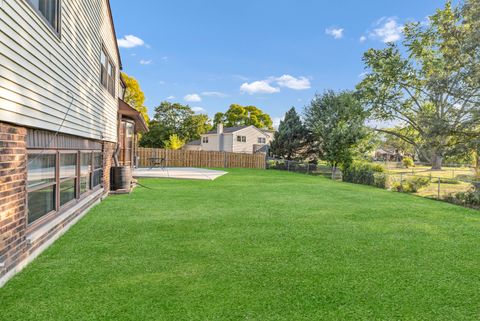Tiny photo for 1306 E Best Drive, Arlington Heights, IL 60004 (MLS # 12500799)