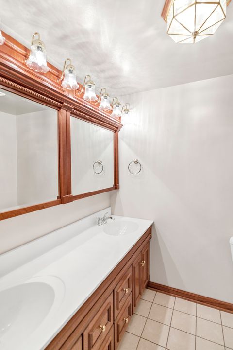 Tiny photo for 1306 E Best Drive, Arlington Heights, IL 60004 (MLS # 12500799)