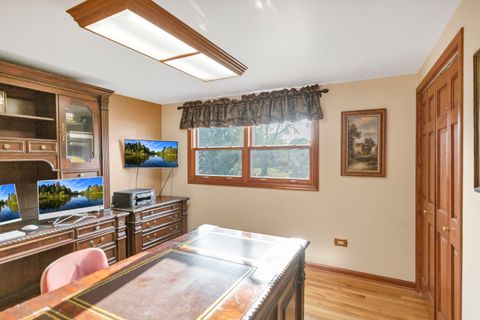 Tiny photo for 1306 E Best Drive, Arlington Heights, IL 60004 (MLS # 12500799)