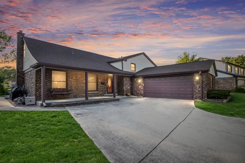 Tiny photo for 1306 E Best Drive, Arlington Heights, IL 60004 (MLS # 12500799)