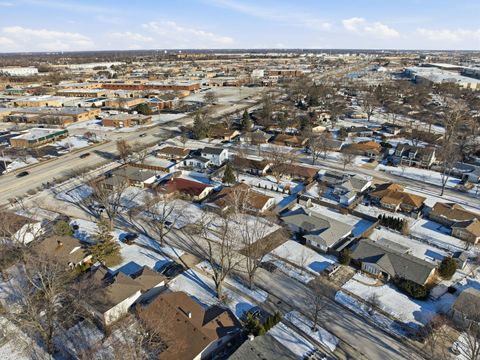 Tiny photo for 9 Forest Lane, Elk Grove Village, IL 60007 (MLS # 12532024)