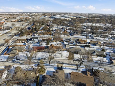 Tiny photo for 9 Forest Lane, Elk Grove Village, IL 60007 (MLS # 12532024)