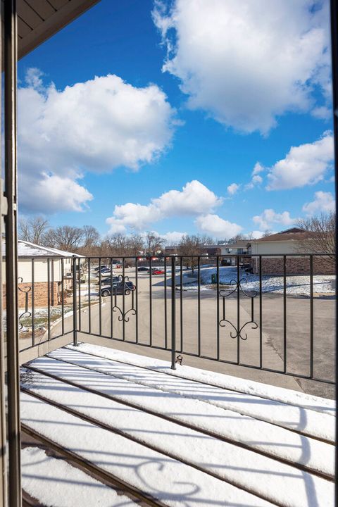 Tiny photo for 125 Willows Edge Court #C, Willow Springs, IL 60480 (MLS # 12595384)