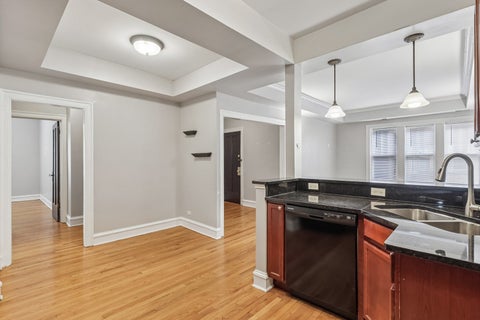 Tiny photo for 221 N Oak Park Avenue #2E, Oak Park, IL 60302 (MLS # 12731279)