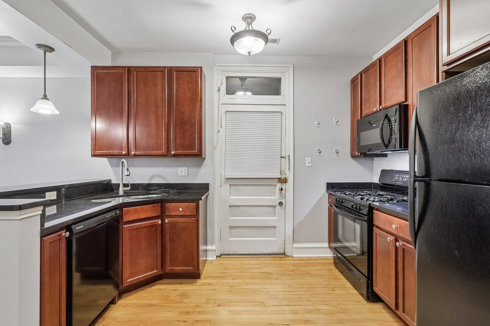 221 N Oak Park Avenue 2E