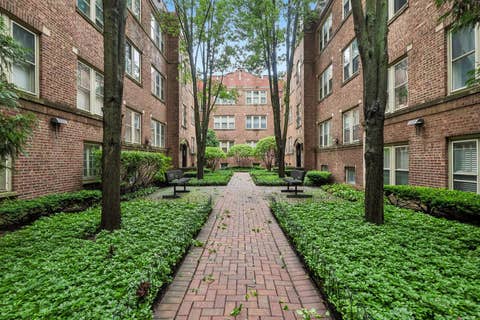 Photo of 221 N Oak Park Avenue #2E, Oak Park, IL 60302 (MLS # 12731279)