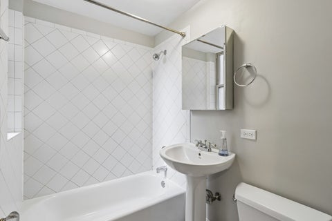 Tiny photo for 221 N Oak Park Avenue #2E, Oak Park, IL 60302 (MLS # 12731279)