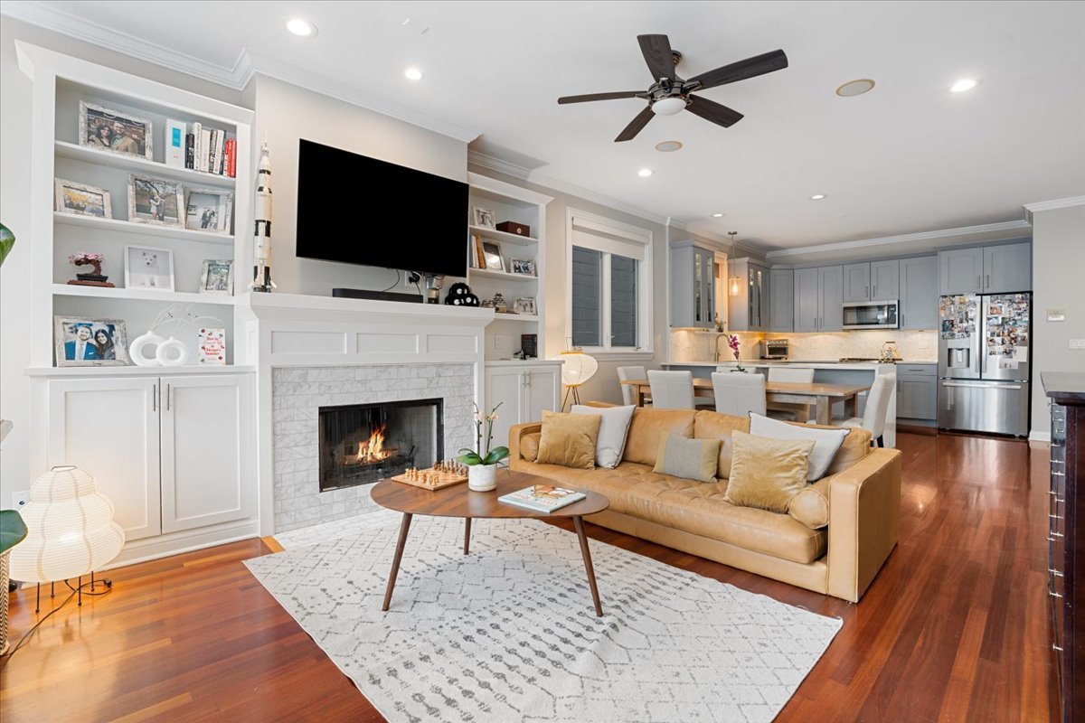 1018 N Hermitage Avenue 1