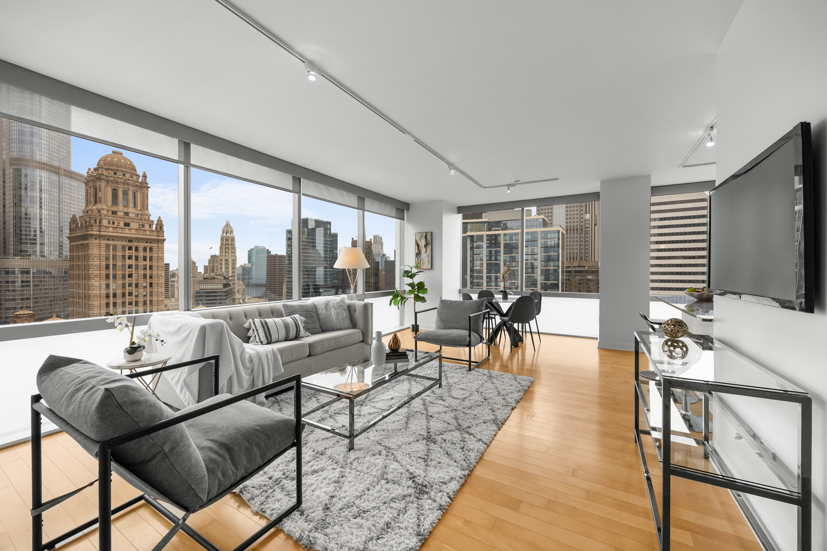 8 E RANDOLPH Street 3301