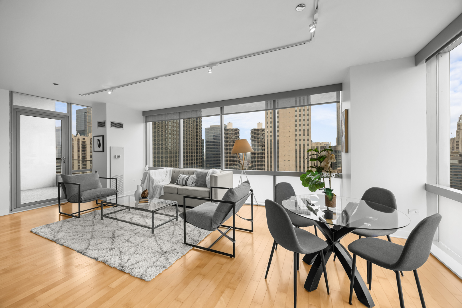 8 E RANDOLPH Street 3301