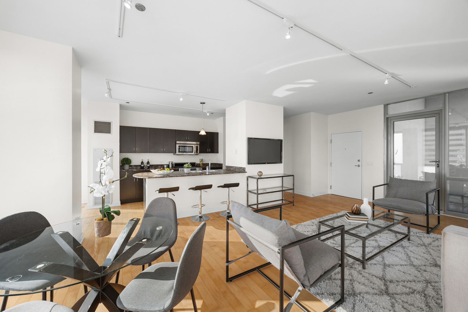 8 E RANDOLPH Street 3301