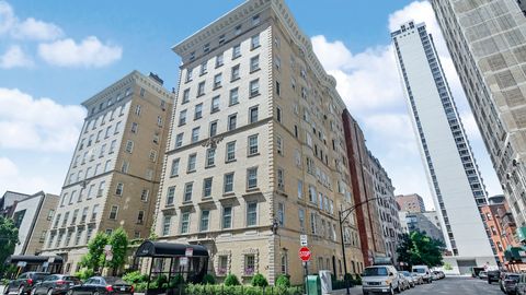 Photo of Chicago, IL 60610 (MLS # 12617193)