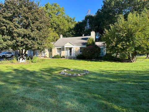 Photo of 110 Brookhill Road, Libertyville, IL 60048 (MLS # 12775344)