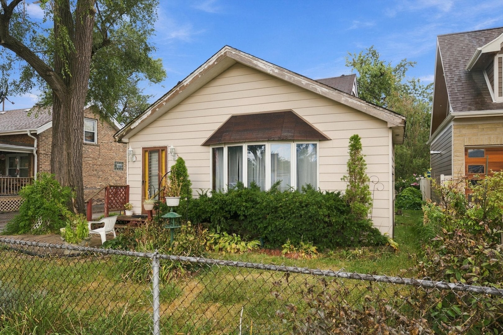 7042 W 74th Street