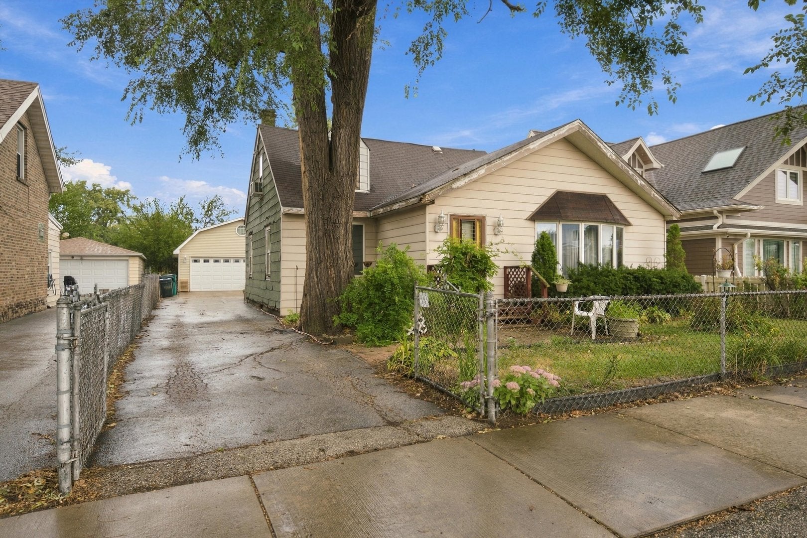 7042 W 74th Street