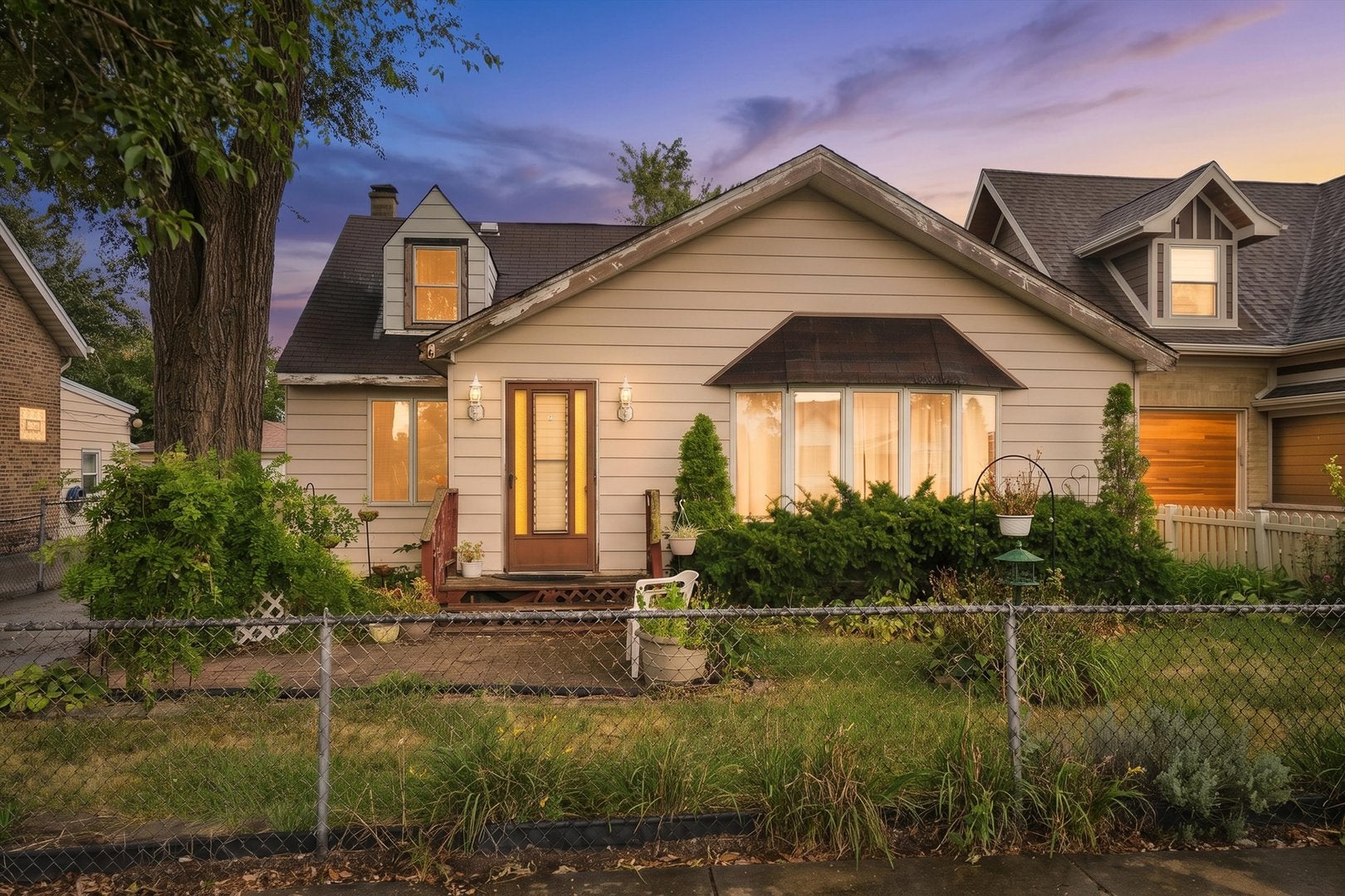 7042 W 74th Street