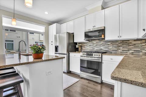 Tiny photo for 300 Lexington Lane, Rolling Meadows, IL 60008 (MLS # 12724577)