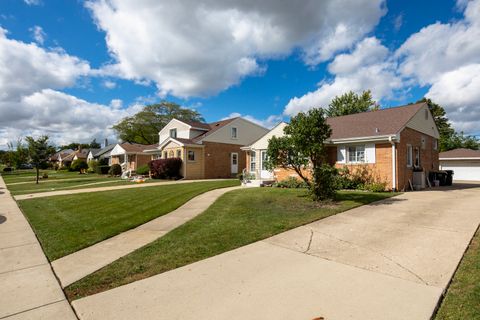 Photo of 6914 W Oakton Court, Niles, IL 60714 (MLS # 12496772)