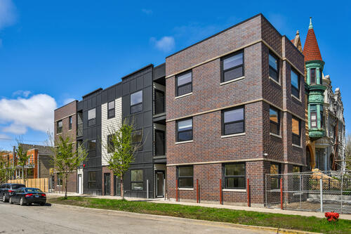 3992 S Lake Park Avenue 2S