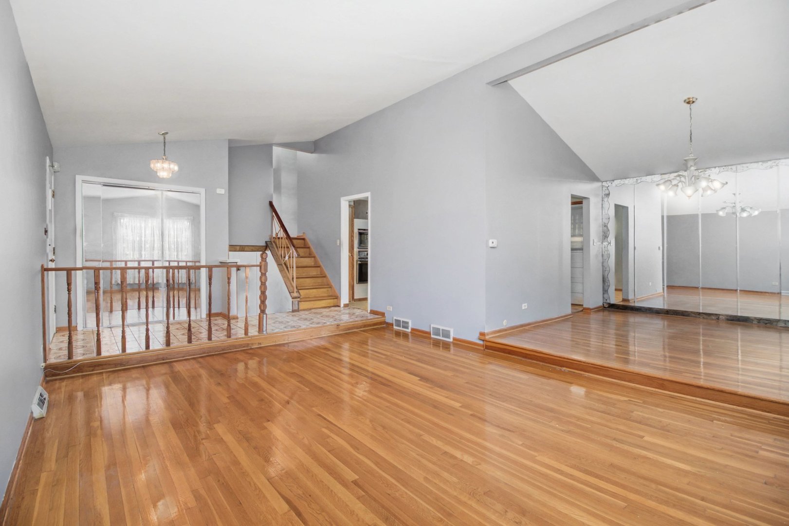 548 Leamington Avenue