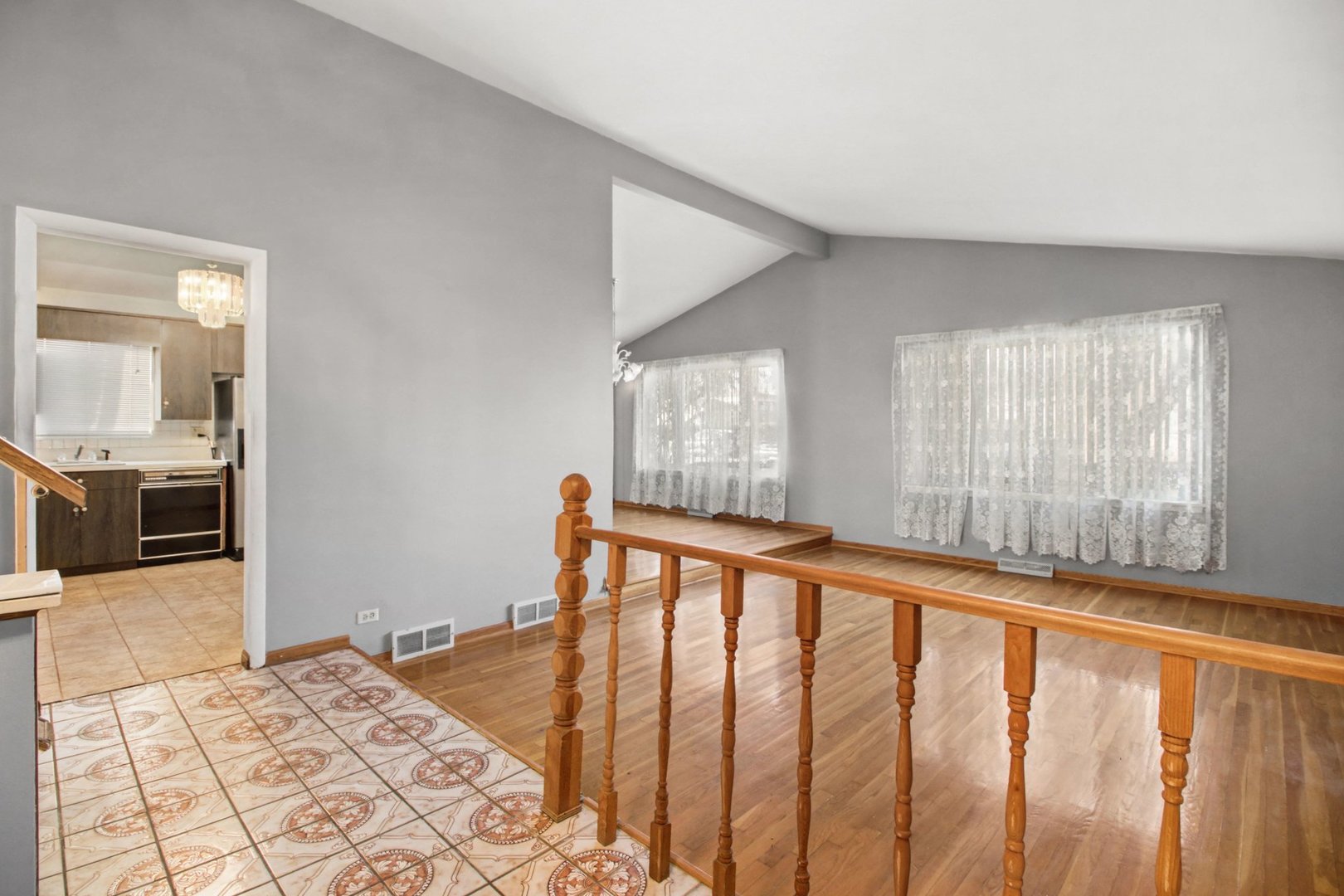 548 Leamington Avenue