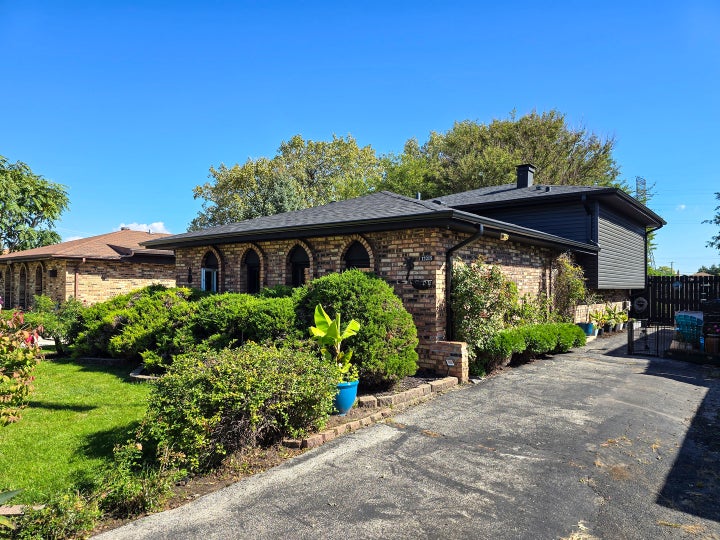 Photo 1 of 28 — 12215 S 45TH Avenue, Alsip, IL 60803
