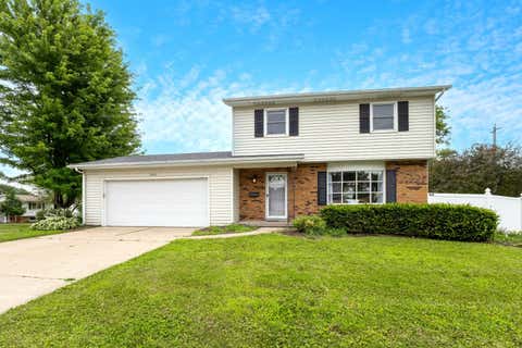 Photo of 2531 New Lexington Drive, Bettendorf, IA 52722 (MLS # 12683108)