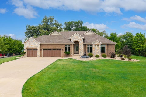 Photo of 4580 Tanglewood Road, Bettendorf, IA 52722 (MLS # 12672728)