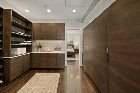 Tiny photo for 652 W Sheridan Road, Chicago, IL 60613 (MLS # 12667310)