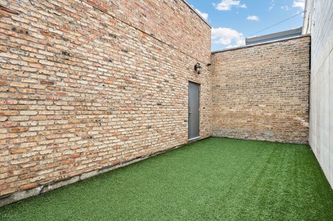 Tiny photo for 652 W Sheridan Road, Chicago, IL 60613 (MLS # 12667310)