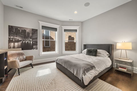 Tiny photo for 652 W Sheridan Road, Chicago, IL 60613 (MLS # 12667310)
