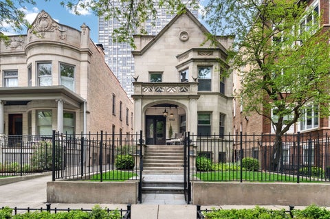Photo of 652 W Sheridan Road, Chicago, IL 60613 (MLS # 12667310)