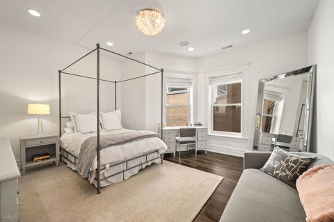 Tiny photo for 652 W Sheridan Road, Chicago, IL 60613 (MLS # 12667310)