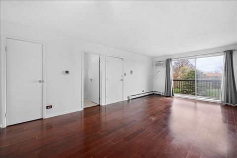 Tiny photo for 124 Boardwalk Street #2E, Elk Grove Village, IL 60007 (MLS # 12620571)