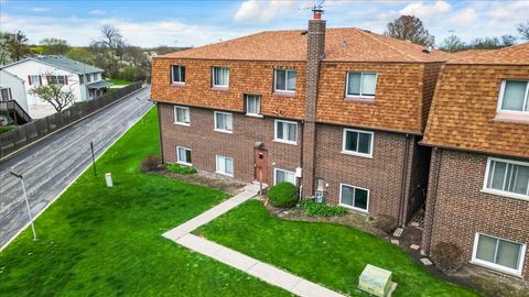 Tiny photo for 124 Boardwalk Street #2E, Elk Grove Village, IL 60007 (MLS # 12620571)